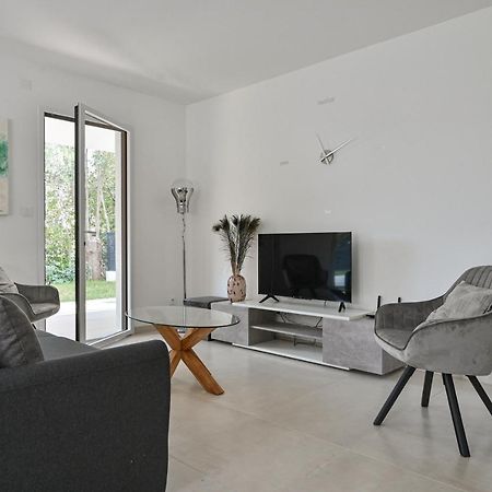 T3 Neuf - C13 - Jardin-Terrasse Et Piscine - Acces Direct Plages Et Centre Village Saint-Cyr-sur-Mer Exterior foto
